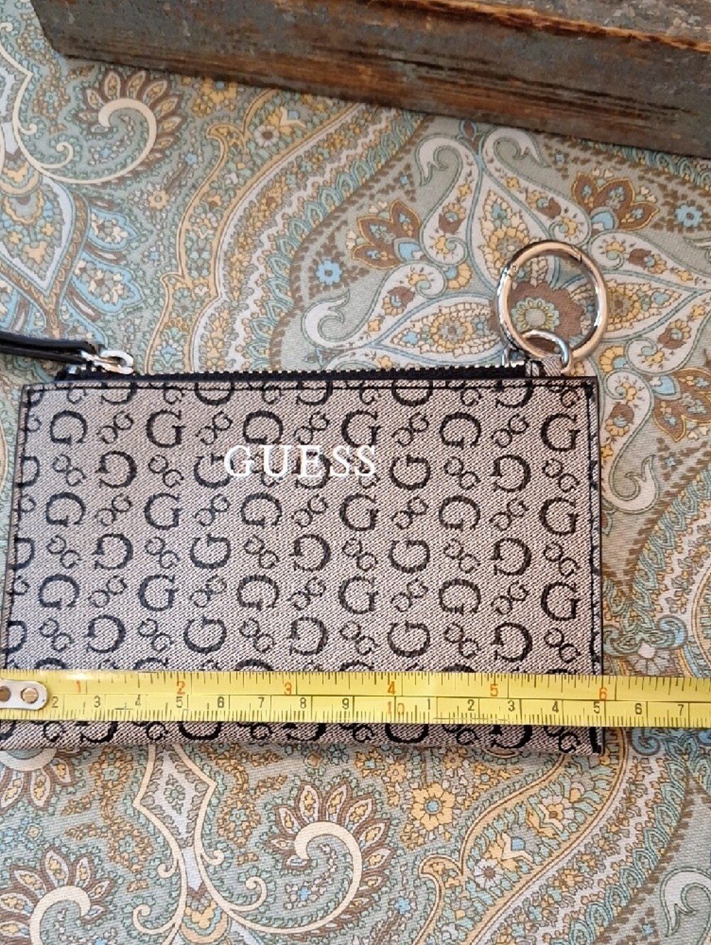 🔥🔥CLEARANCE🔥Guess Black and Gray Signature Zip Key Chain Attachable Wristlet. - Picture 12 of 13